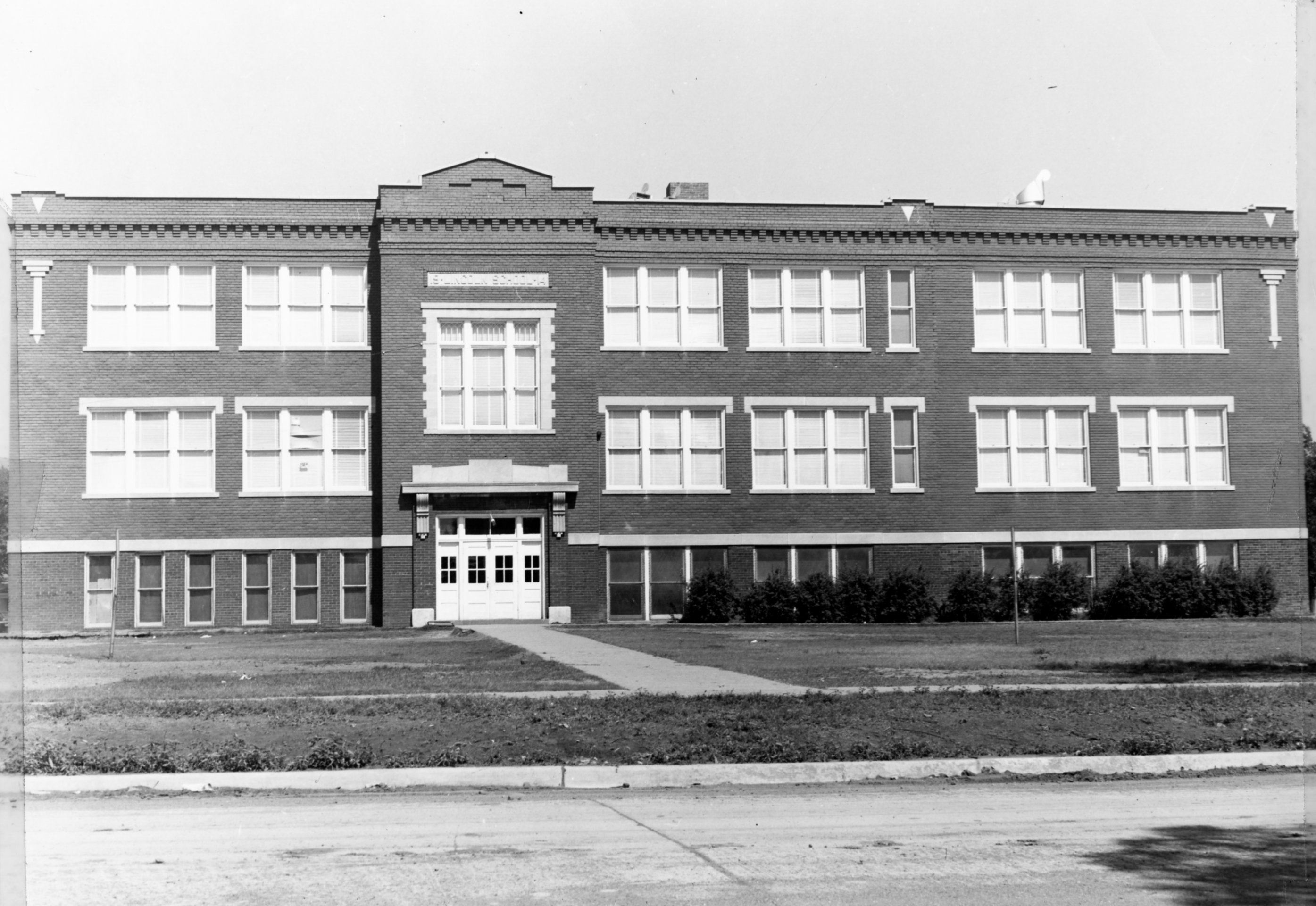 Bartlesville's Lincoln Elementary School having a new entrance built.